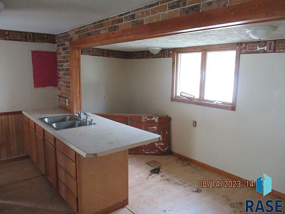 2nd image of 330 SW Park St