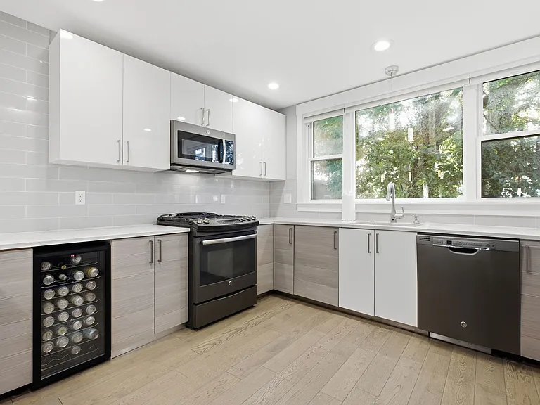 447 Frankfort St #1 — Photo 4