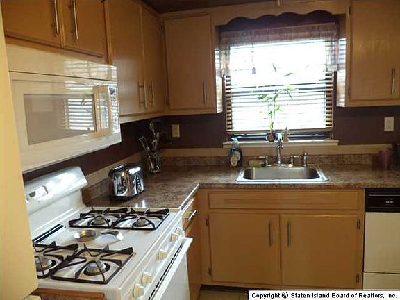 2nd image of 44B Bradley Ct #58