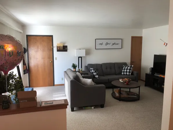 400 Manchester Ln #404, Hartland, WI 53029