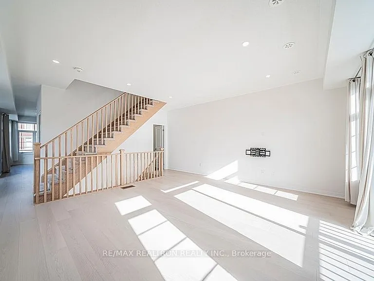 1 Sissons Way — Photo 4