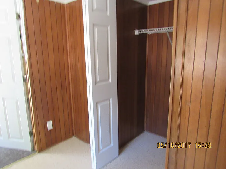 208 1/2 W College St — Photo 14