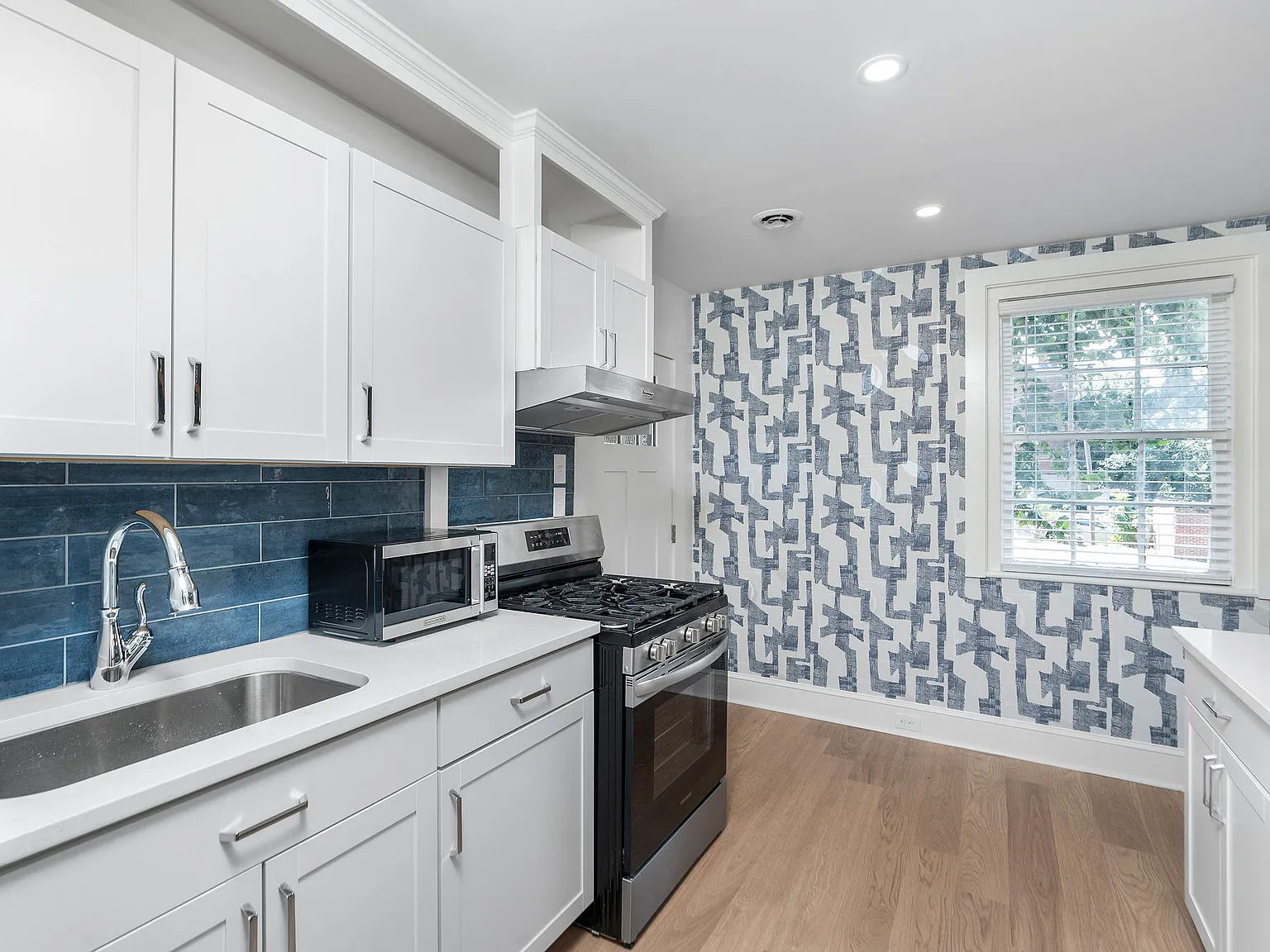 2 bed, 625 sqft, $3,150 — Photo 4