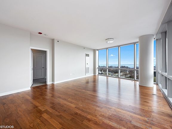 5th image of 1211 S Prairie Ave APT 704