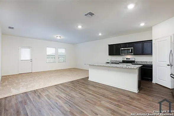 12530 Larissa — Photo 4