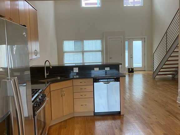 4th image of 2100 Greenwood St Unit 202