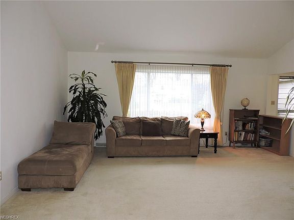2nd image of 26941 Sweetbriar Dr