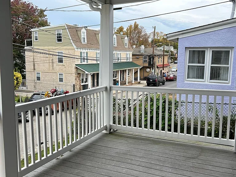 21 S Warner Ave — Photo 3