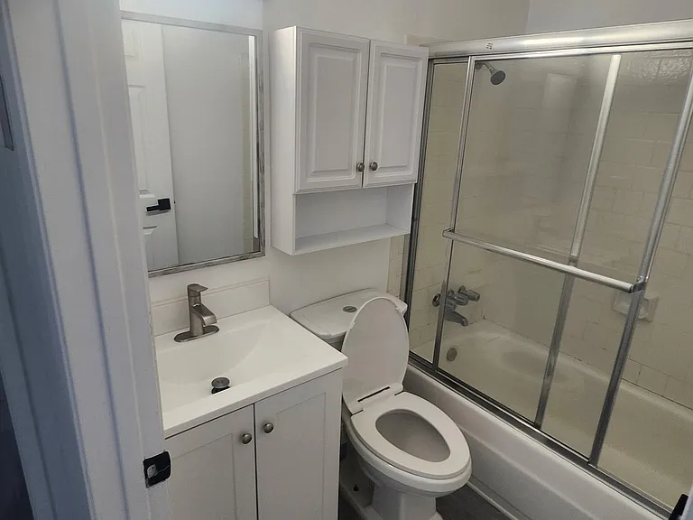 924 Kensington St #D — Photo 8