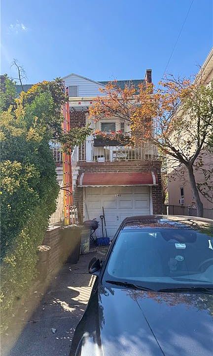 2nd image of 1140 E 53rd St