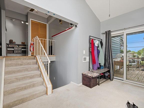 3rd image of 2561 Binghamton Dr