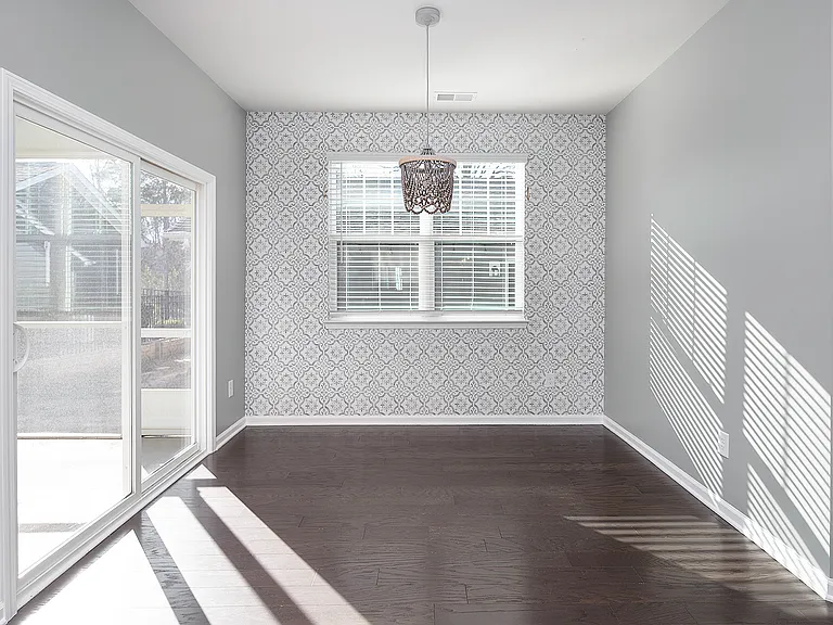 breakfast nook/eat in area
