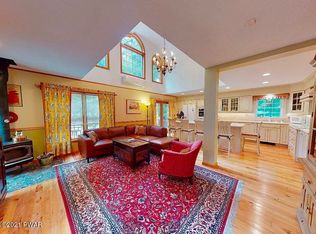 1011 Redlawn Ln, Lake Ariel, PA 18436
