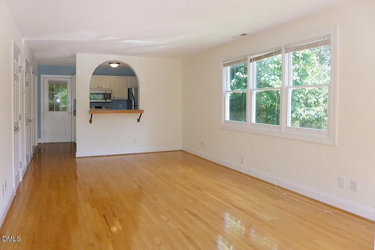 2 bed, 1.5 bath, 900 sqft, $1,845 — Photo 3