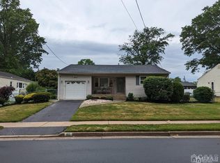 60 Eden Ave, Edison, NJ 08817