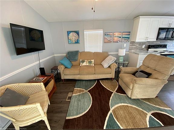 3rd image of 21 Grassy Lake Cir