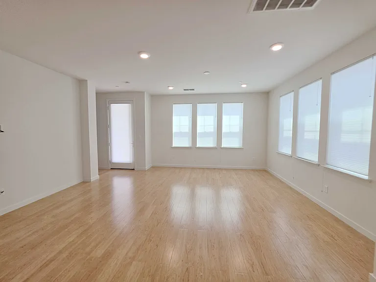 810 Gridley Ter #6 — Photo 3