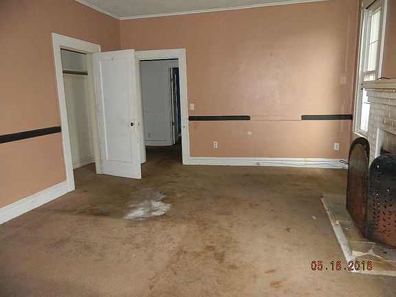 5th image of 314 Little Oak St
