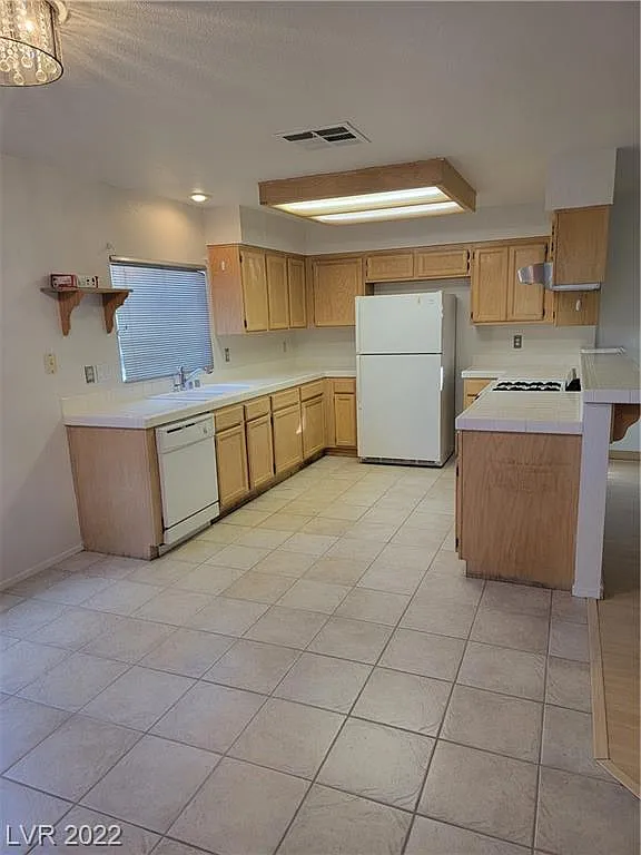 3 bed, 2.5 bath, 1990 sqft, $2,200 — Photo 4