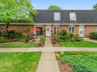 456 Sunnybrook Ln #D, Wheaton, IL 60187