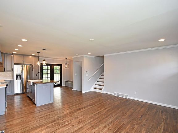 4th image of 3697 Brockton Dr