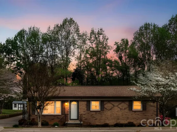 1696 Hoffman Rd, Gastonia, NC 28054