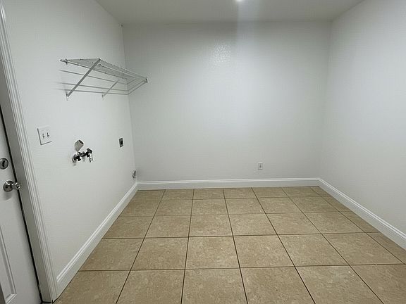 4th image of 711 Pilaklakaha Ave #711