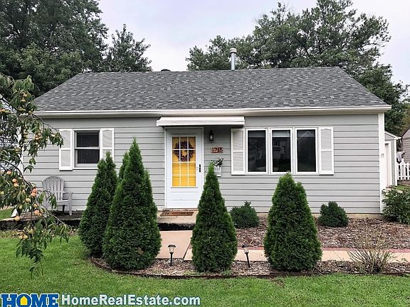 3rd image of 1715 S Cotner Blvd
