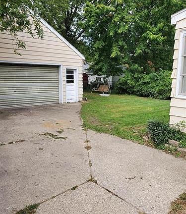 4th image of 3145 Morley Ave NE