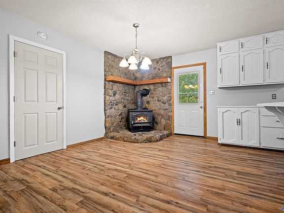 5th image of 529 Turner Ln