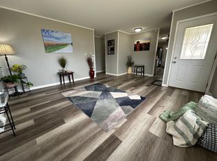 620 Lakeside St, Waterloo, IA 50703