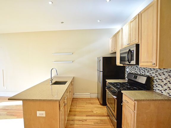 2nd image of 543 Chauncey St #2