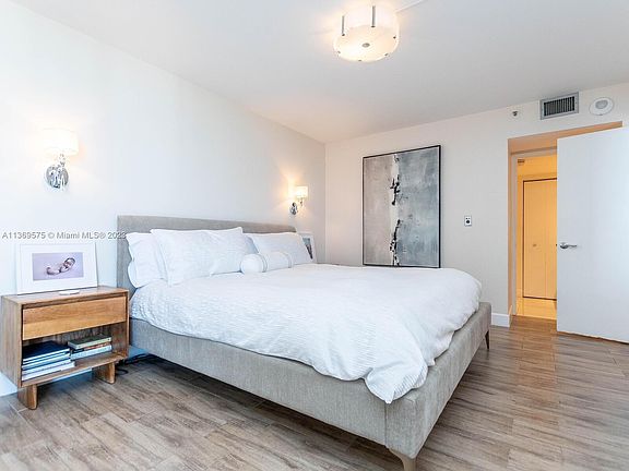 4th image of 20225 NE 34th Ct Floor 22