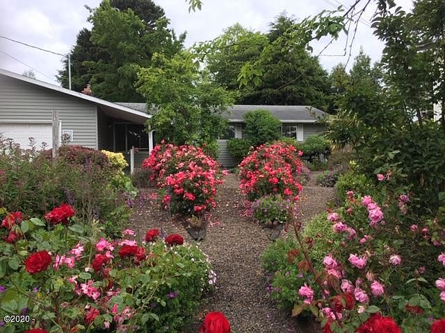 1st image of 207 NE Chambers Ct
