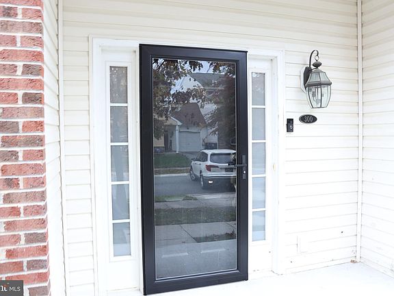 4th image of 300 Camerton Ln