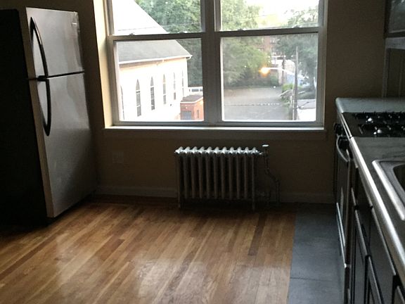 4th image of 150 Vroom St #3