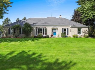 2924 Ridgeway Dr, Neenah, WI 54956