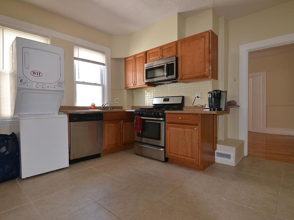 Eat in Kitchen/ Laundry
