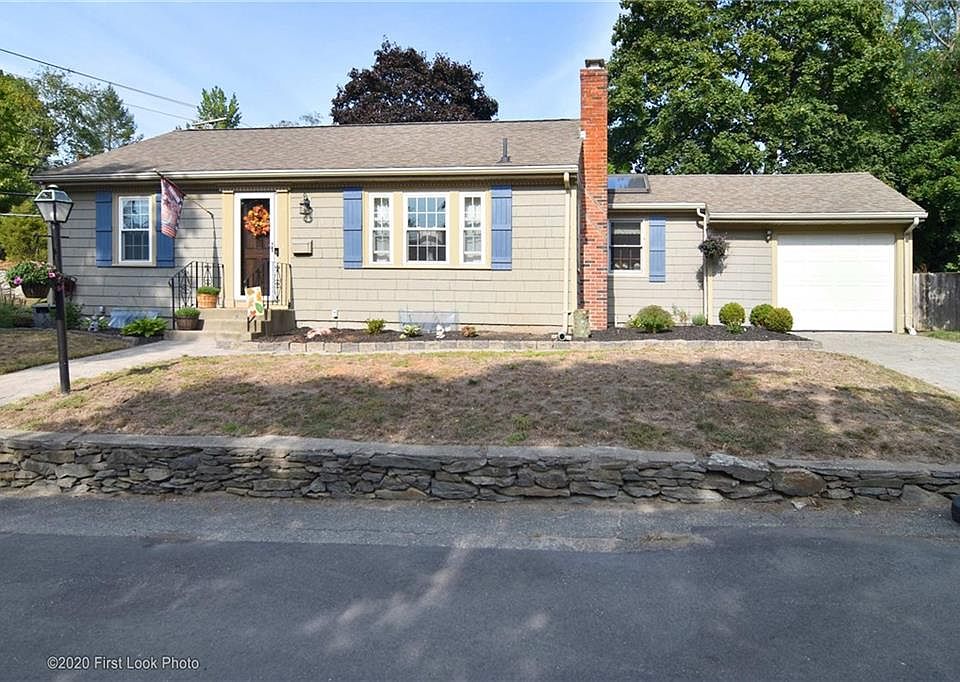 1st image of 11 Holsmith Ct