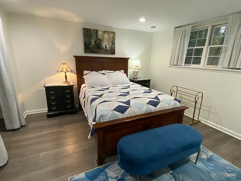 Bedroom with Queen bed