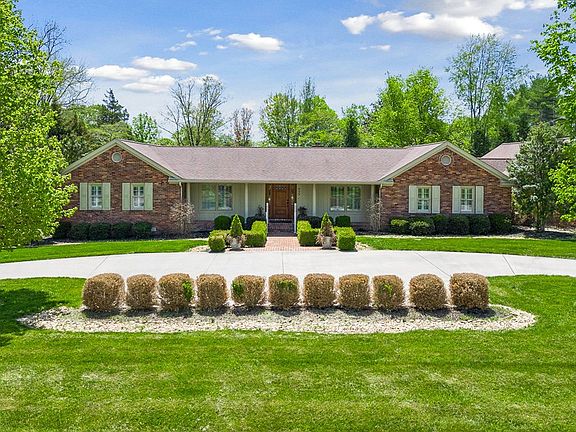 2nd image of 939 Robin Ln