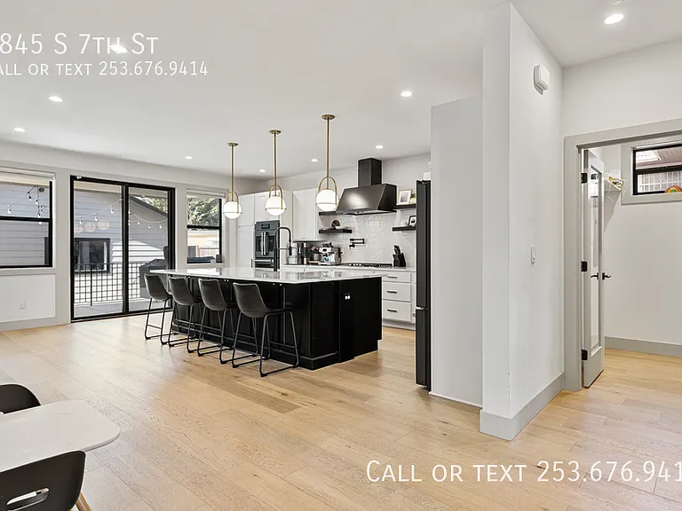 4845 S 7th St — Photo 10