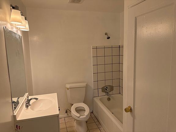 4th image of 581 N Colorado St #1
