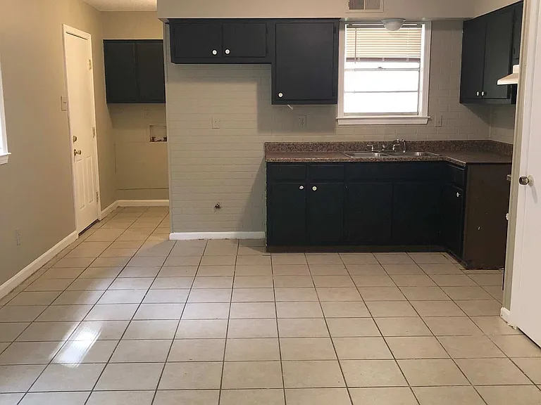 5091 Breckenwood Dr — Photo 4