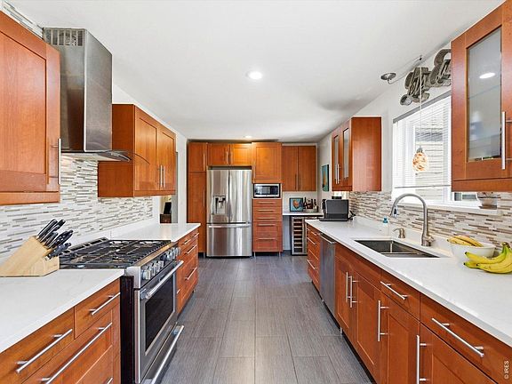 5th image of 800 Racquet Ln