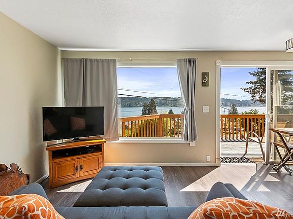 3rd image of 5619 Ocean View Blvd NE