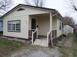 517 E Scott St, Monett, MO 65708