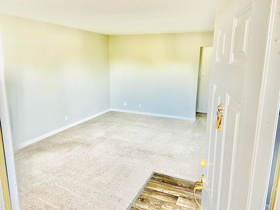 3rd image of 19 Coleman Pl #38