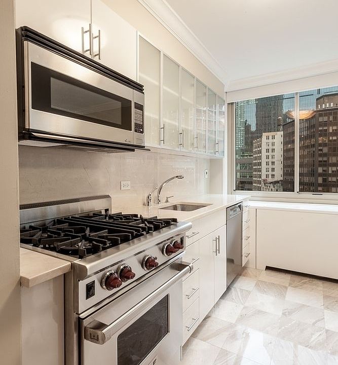 1st image of 30 W 63rd St APT 8H