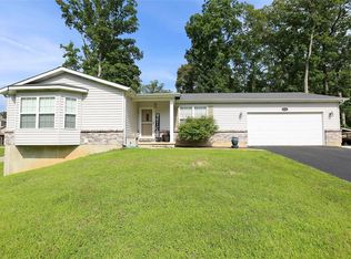 1212 Del Haven Dr, Fenton, MO 63026